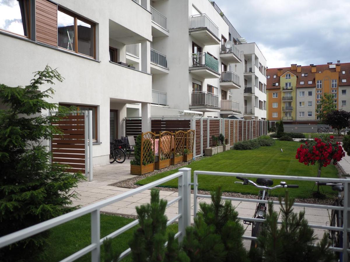 Swinoujscie Platan Patio 2- Berry Apartments المظهر الخارجي الصورة