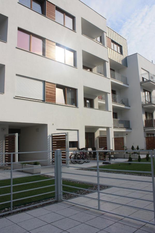 Swinoujscie Platan Patio 2- Berry Apartments المظهر الخارجي الصورة